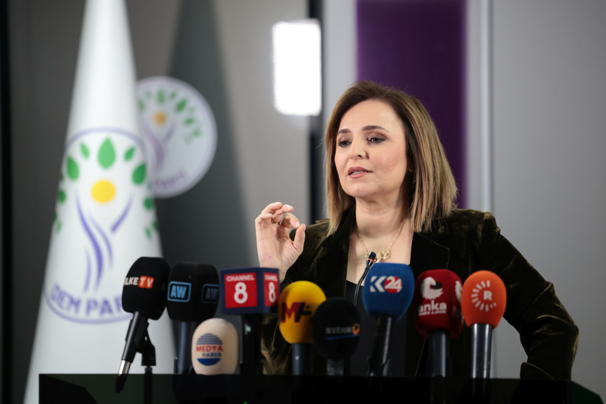 Ayşegül Doğan: Kürt halkı coğrafi sınırlarla bölünmüş olsa da kalben bir bütündür