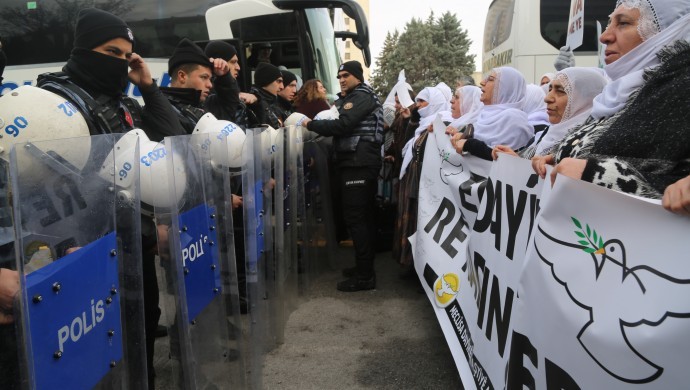 Barış Anneleri Dışişleri Bakanlığı önünde