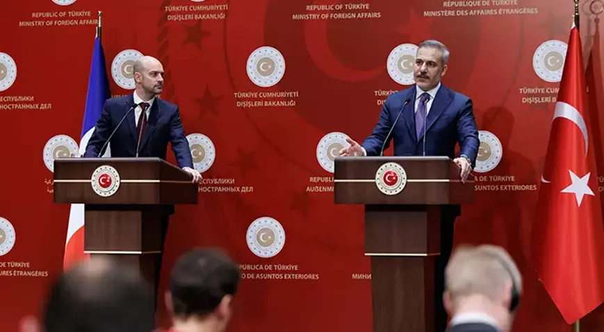 Hakan Fidan, Fransa Dışişleri Bakanı Barrot ile bir araya geldi