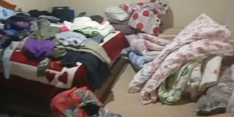 Saçlarını ören bir çocuk ve bir kadın gözaltına alındı