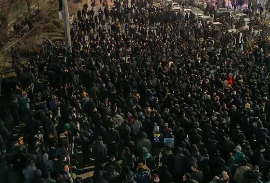 İran’da protestolar dalga dalga yayılıyor: Pehlevi’den çağrı, Trump’tan sert uyarı