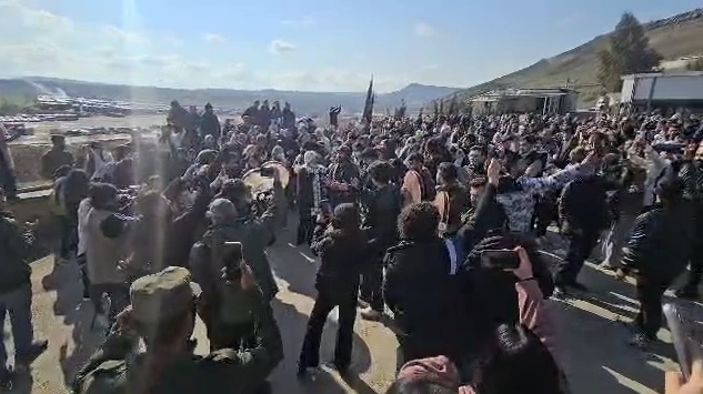 Yüzlerce kişi Nusaybin ve Semalka’da sınırında