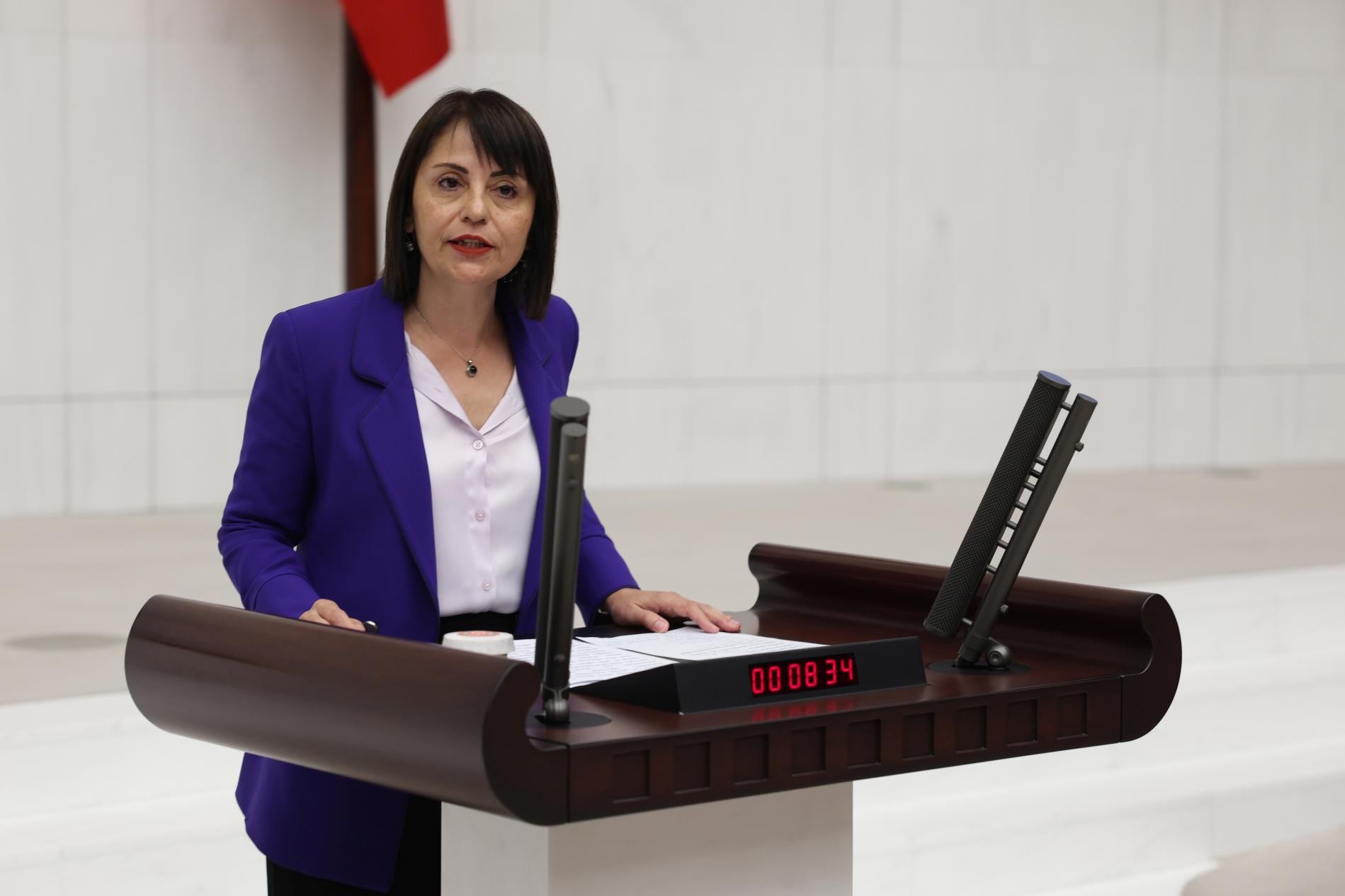 Kadıköy’de metrobüs durağında çıplak arama uygulaması Meclis gündeminde