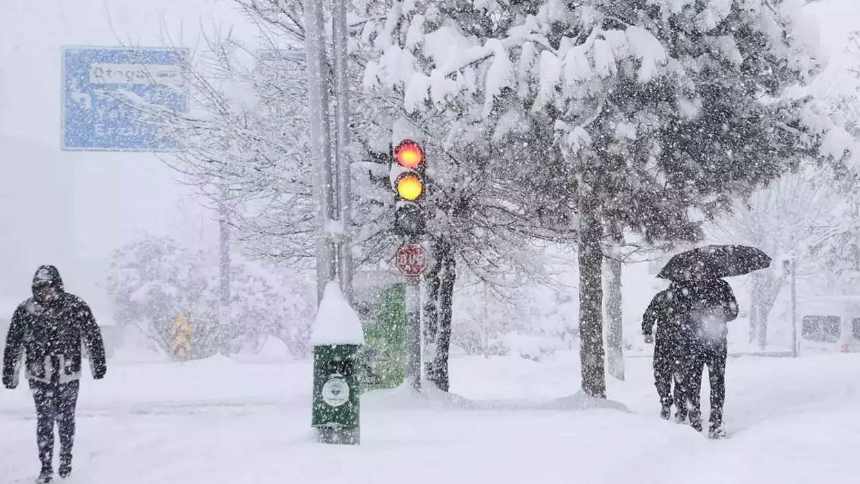 Kar ve fırtına etkisini artırıyor: Meteoroloji’den uyarı