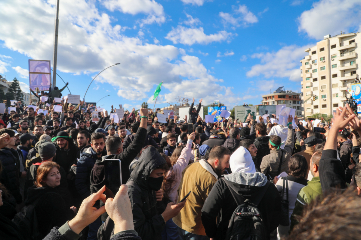 Lazkiye Valiliği’nden kadınlara makyaj yasağı