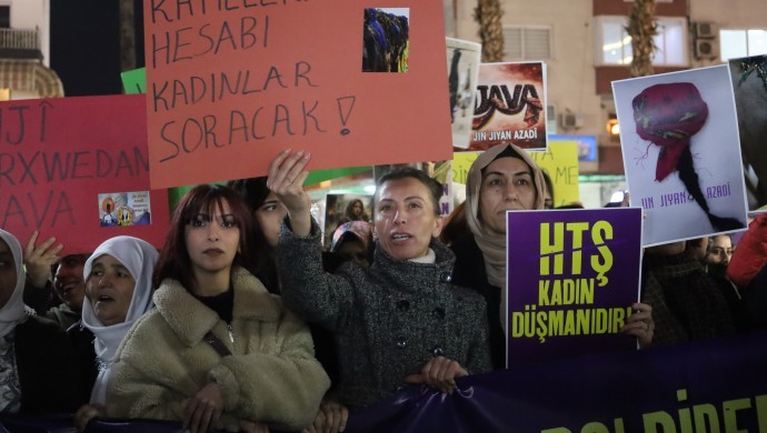 Mersin’de kadınlardan Kuzey ve Doğu Suriye’ye destek yürüyüşü