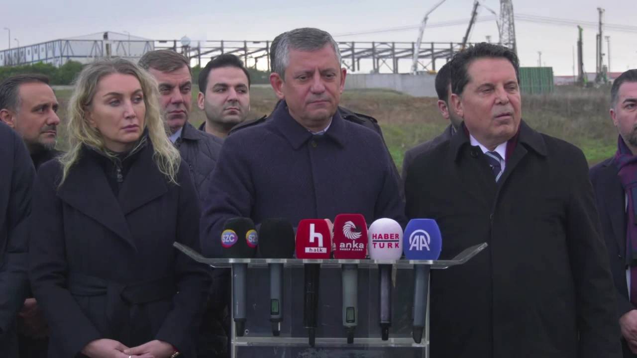 İmamoğlu’nu ziyaret eden Özgür Özel: Hukuki mücadelemiz de siyasi mücadelemiz de sürecek