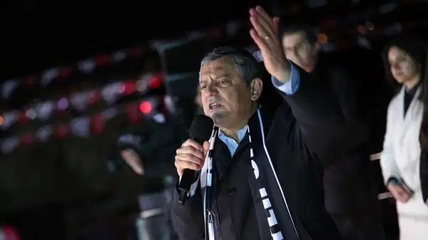 CHP’den Beşiktaş mitingi | Özel’den Erdoğan’a çağrı: İBB seçimlerini yenileyelim