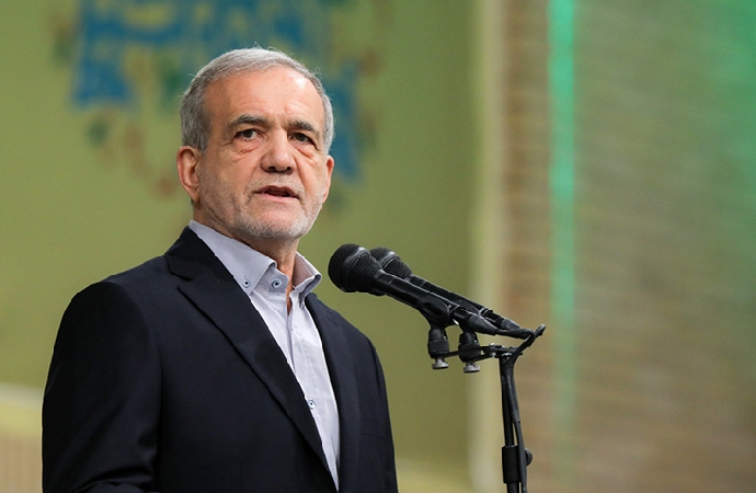 Pezeşkiyan: Liderimize yönelik bir saldırı, İran halkıyla topyekün savaş anlamına gelir