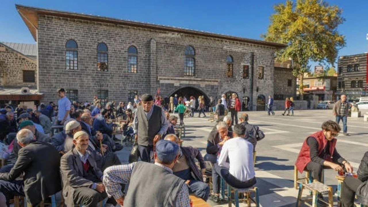 SAMER araştırması: Kuzey ve Doğu Suriye’ye saldırılar sürece güveni düşürüyor