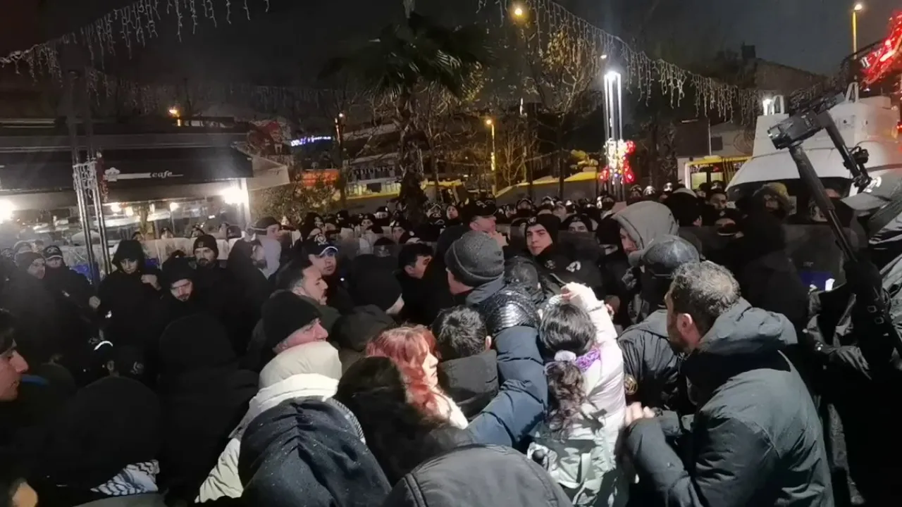 Kuzey ve Doğu Suriye’ye saldırılar: Sancaktepe’de DEM Parti’ye polis müdahalesi