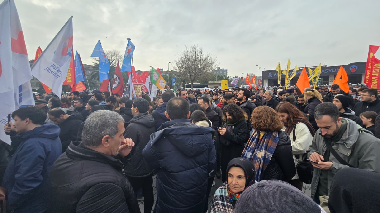 Kuzey ve Doğu Suriye protestoları | Saraçhane’de polis müdahalesi: 70’e yakın gözaltı