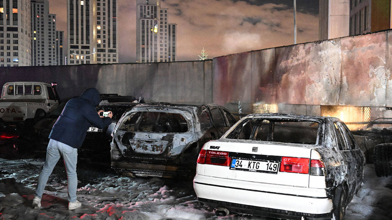 Sarıyer’de oto sanayide yangın: 5 otomobil kullanılamaz hale geldi