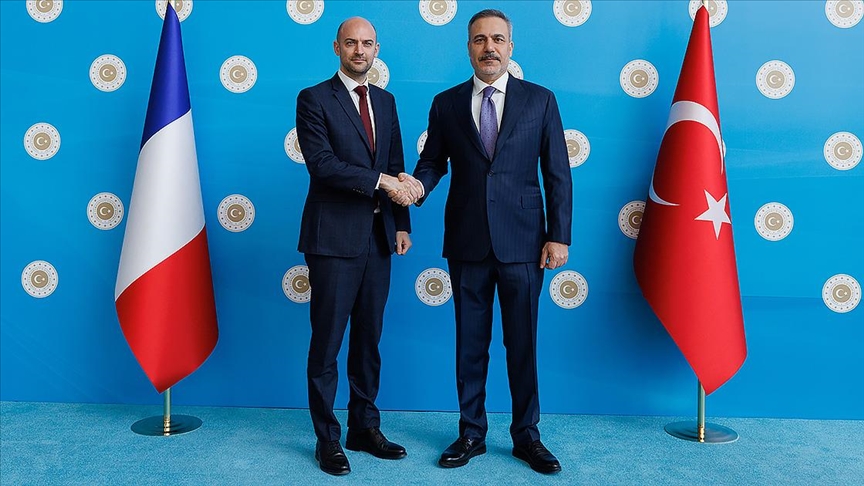 Hakan Fidan, Fransa Dışişleri Bakanı Barrot ile bir araya geldi