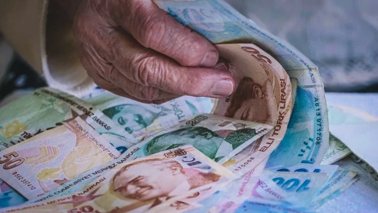 Emekli maaşı zammı Meclis gündeminde: Tarih açıklandı