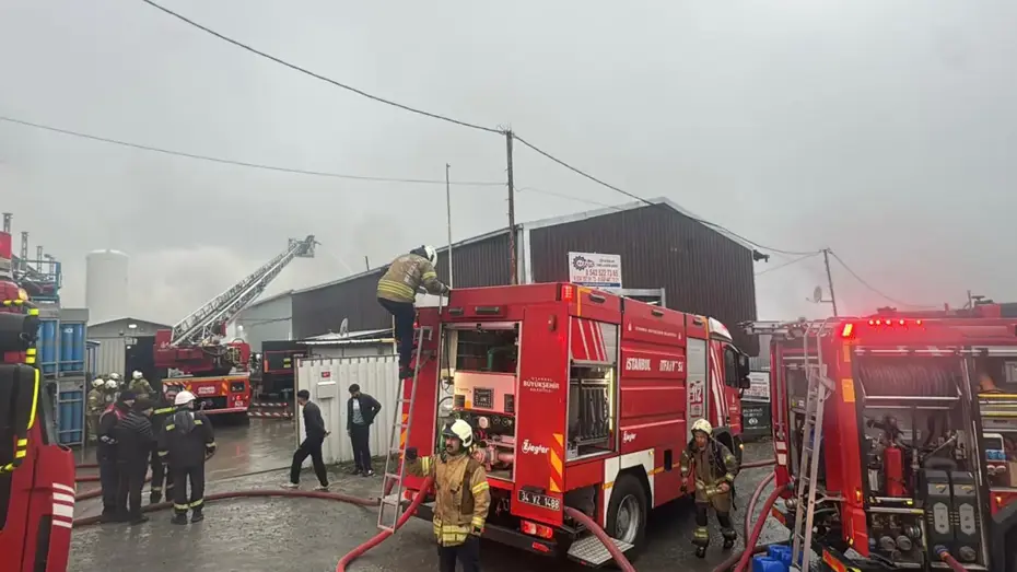 Eyüpsultan’da üç ayrı iş yerinde yangın çıktı