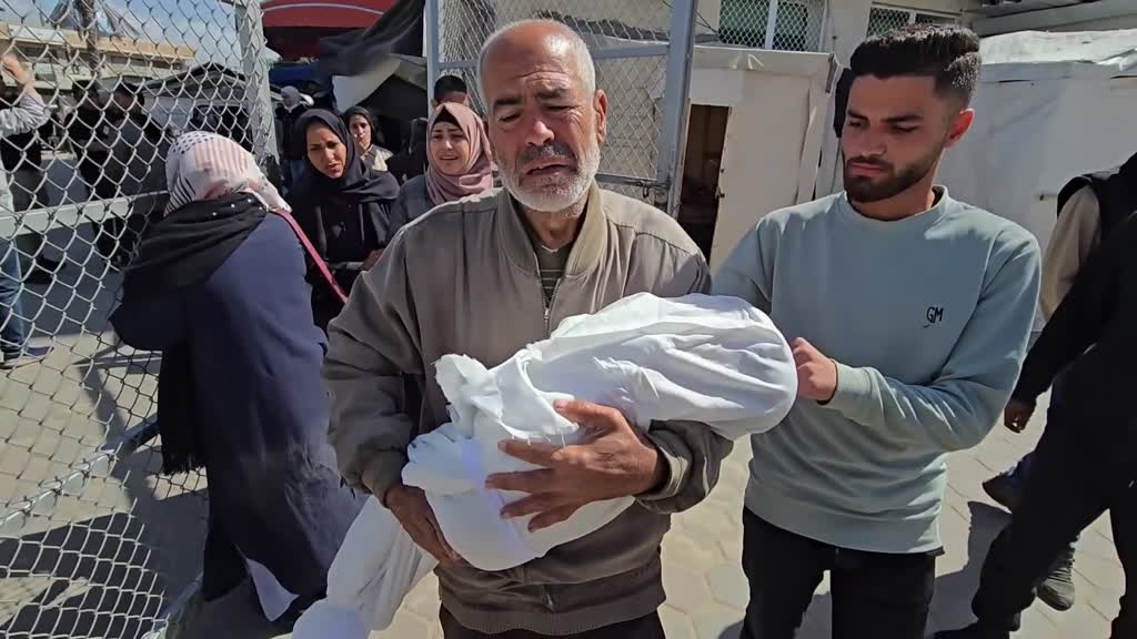 Gazze’den çıkışına izin verilmeyen 2 yaşındaki bebek hayatını kaybetti