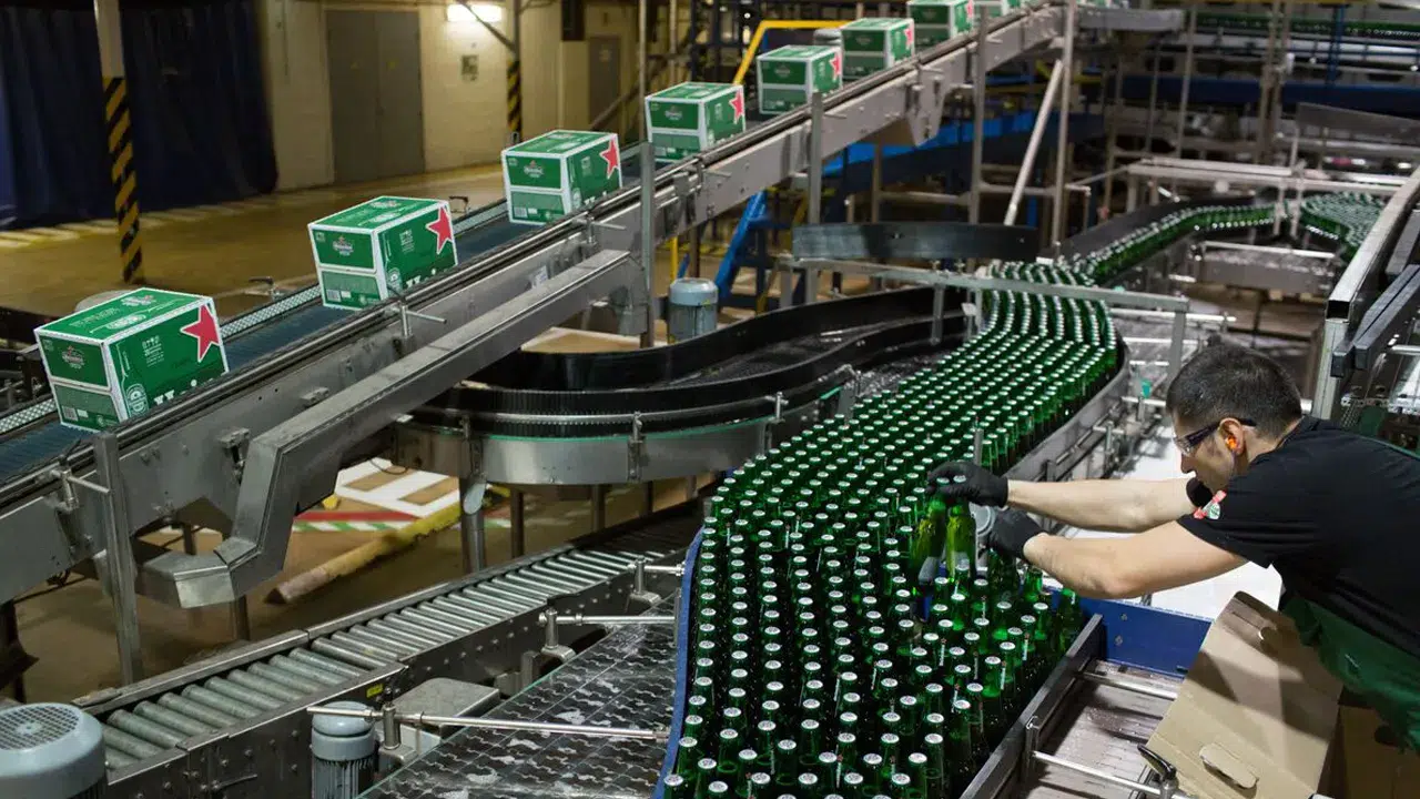 Bira devi Heineken 5-6 bin çalışanını işten çıkaracak