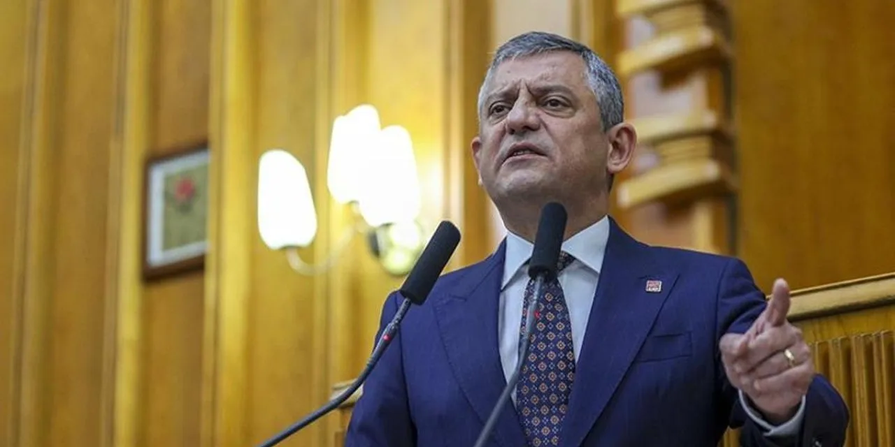 Özgür Özel grup toplantısında konuşuyor