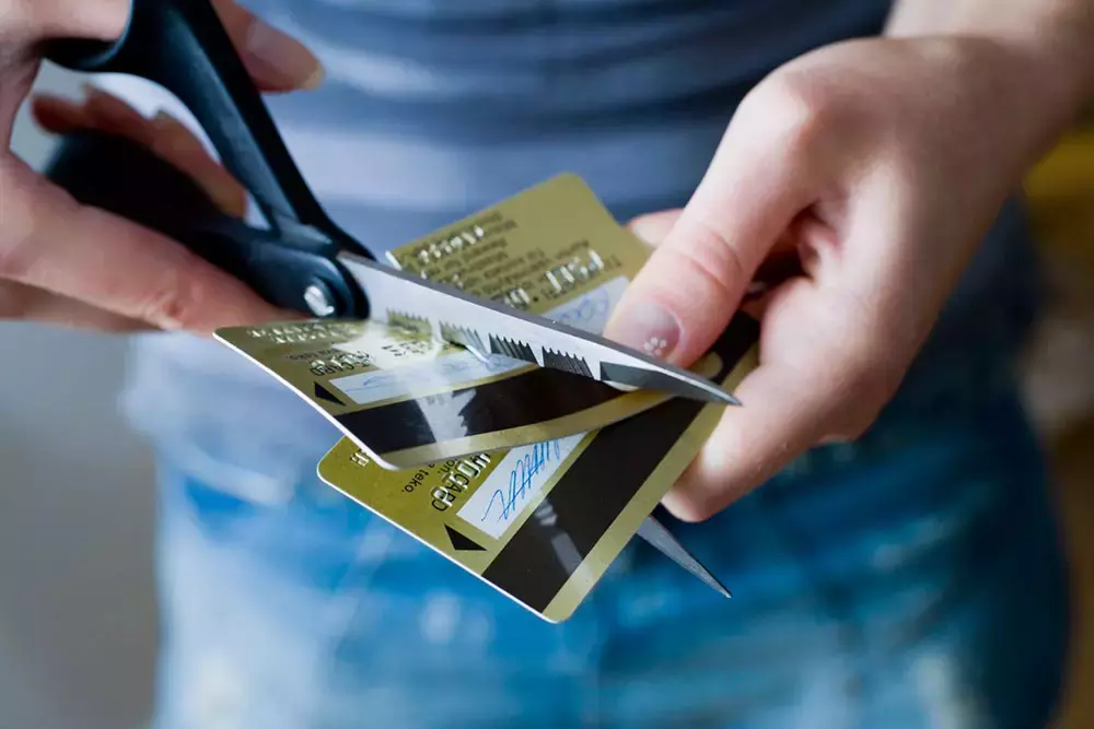 Kredi kartı limitlerinin düşürülmesine tepki: Karar yine dar gelirliyi vurdu