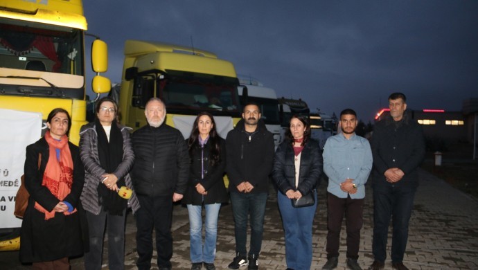 Kobani’ye giden insani yardımlara engel | Temelli: Söz konusu Kürtler olunca TIR’lar bekletiliyor