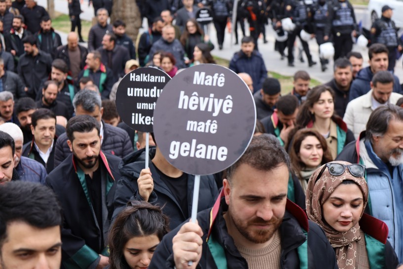 Hukukçulardan ‘Umut hakkı’ yürüyüşü: ‘Halkların umudu umut ilkesi’