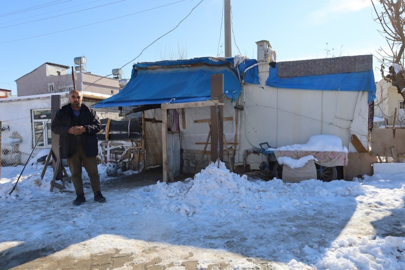 Bilgin ailesi üç yıldır konteynerde: ‘Çocuklarım soğukta banyo yapıyor’