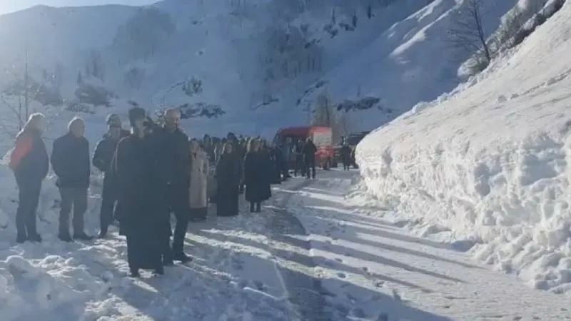 Artvin’de çığ düştü: Halk TV ekibi mahsur kaldı