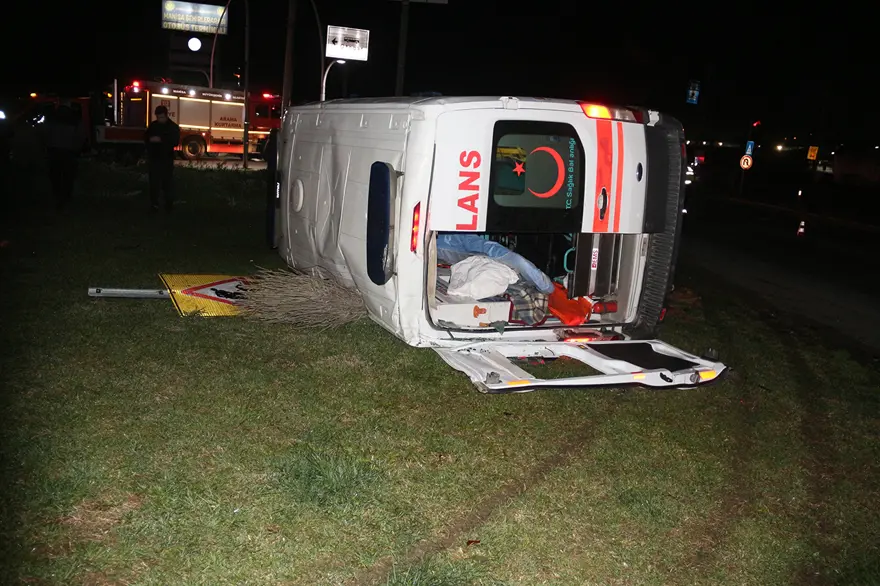 Manisa’da ambulans ile otomobil çarpıştı: 5 yaralı