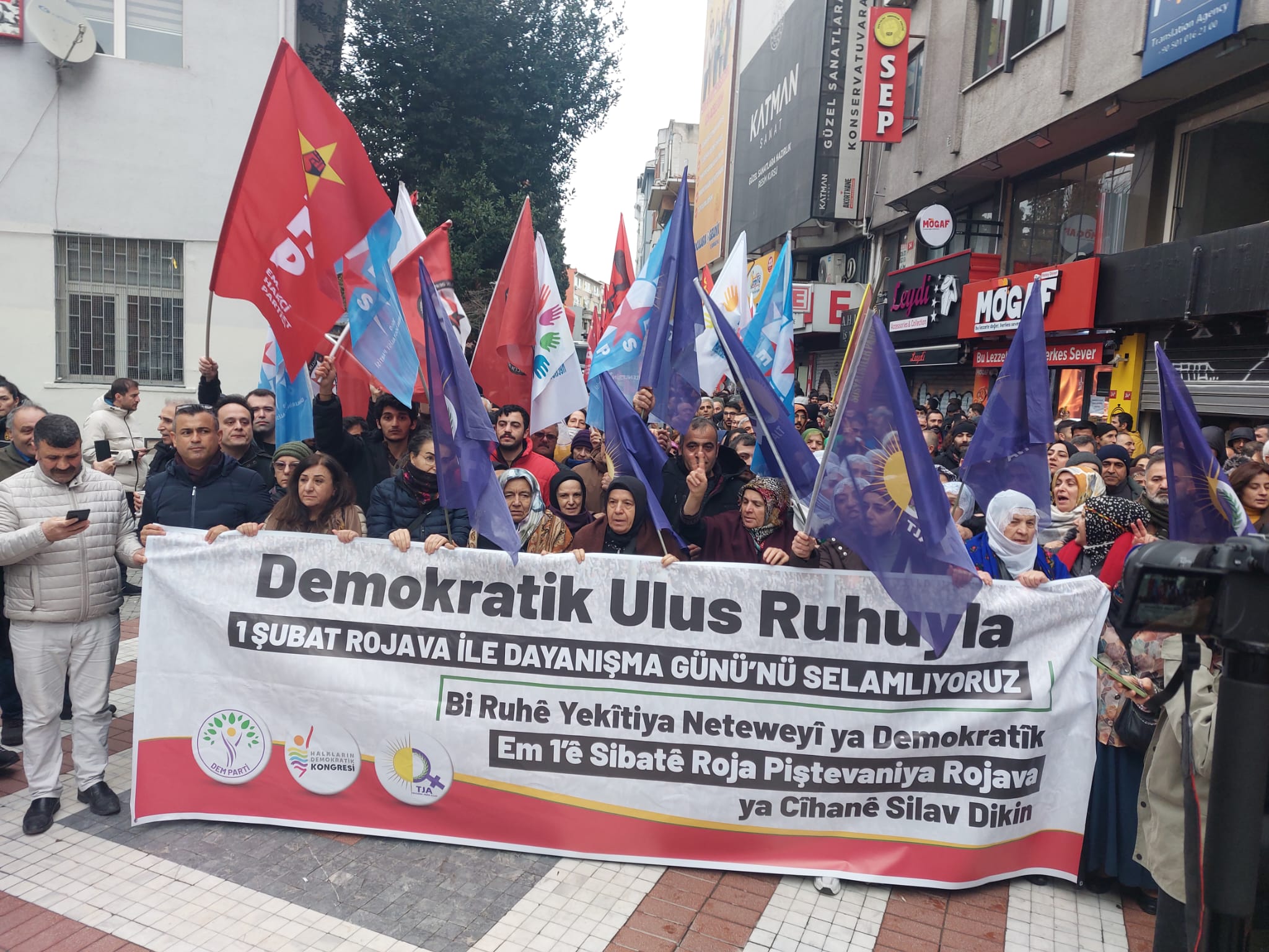 ‘Rojava ile Dayanışma Günü’: Birçok merkezde yürüyüş ve mitingler düzenlendi