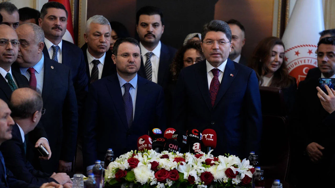 İçişleri ve Adalet Bakanlığı’nda devir teslim: Çiftçi ve Gürlek görevi devraldı