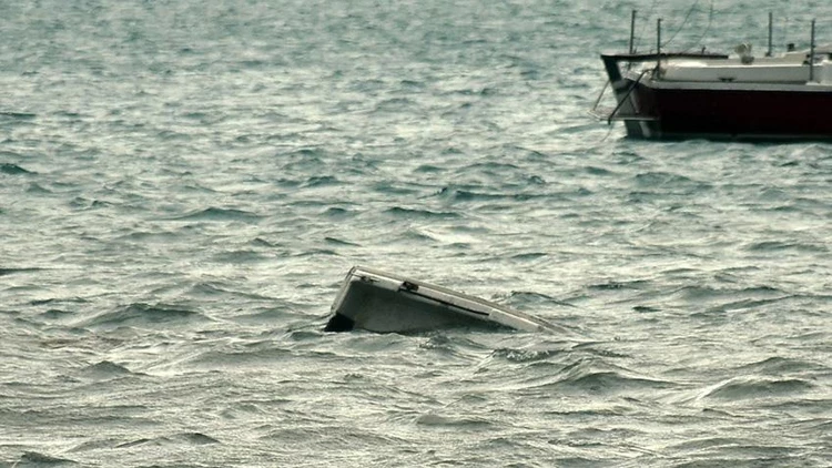 Panama açıklarında göçmen teknesi alabora oldu