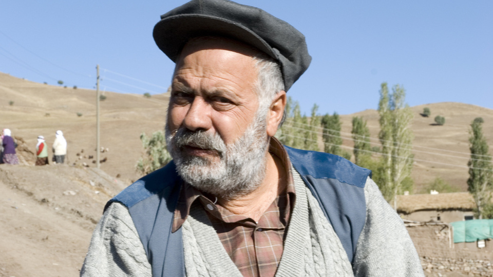 Usta oyuncu Ali Tutal hayatını kaybetti