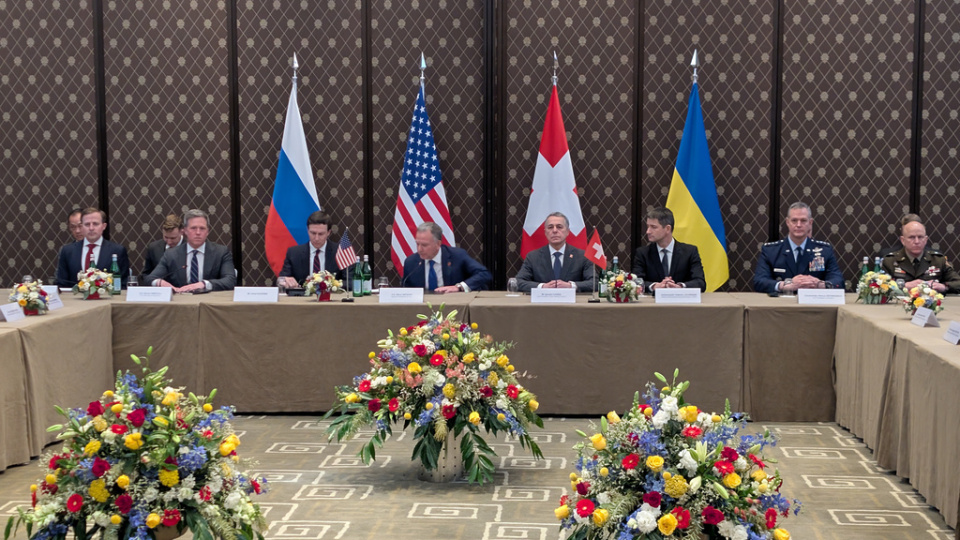 Cenevre’de Rusya-Ukrayna müzakereleri gergin başladı: Karşılıklı saldırılar da sürüyor