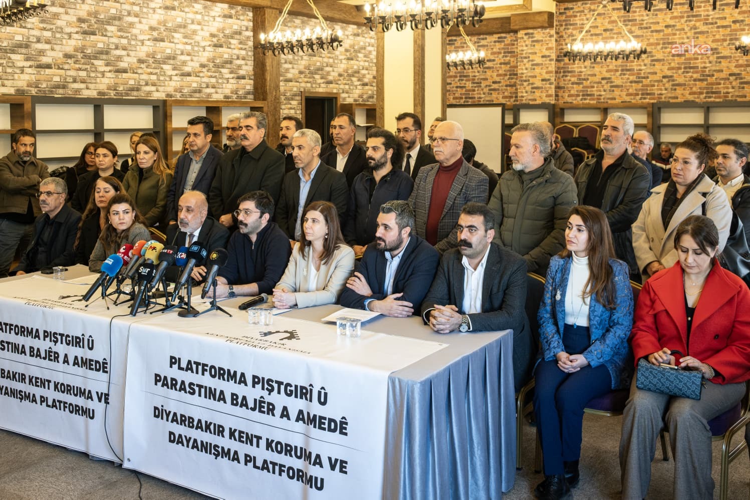 Diyarbakır’dan Kobani’ye gönderilen insani yardım TIR’ları geri döndü