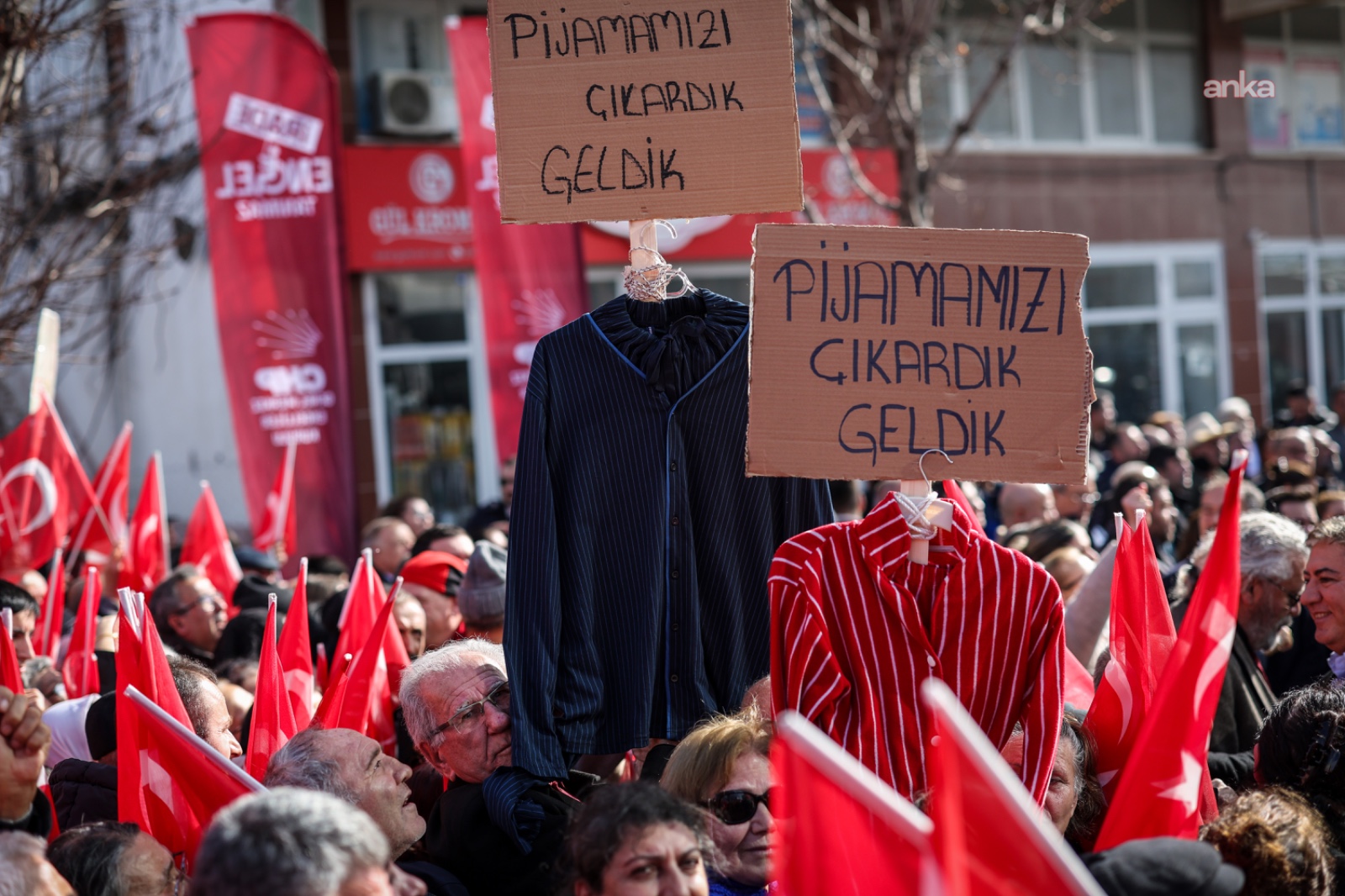 CHP’nin Çorum mitingi | Yurttaşlardan iktidara: ‘Bizim leblebimiz kadar sizin yalanlarınız meşhur’