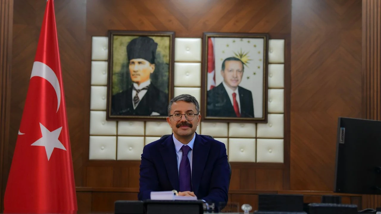 2 bakanın yardımcıları görevden alındı: Hakkari kayyımı bakan yardımcısı oldu