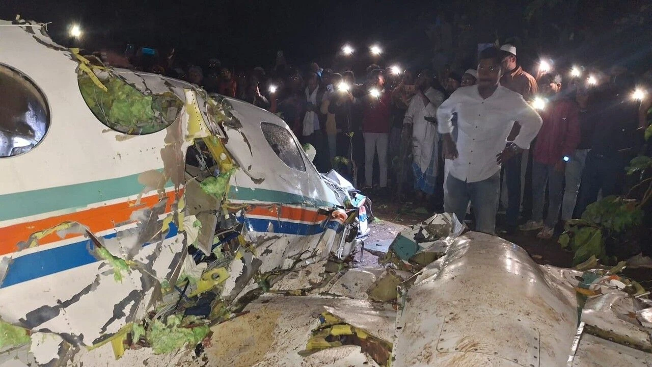 Hindistan’da ambulans uçağın düşmesi sonucu 7 kişi öldü