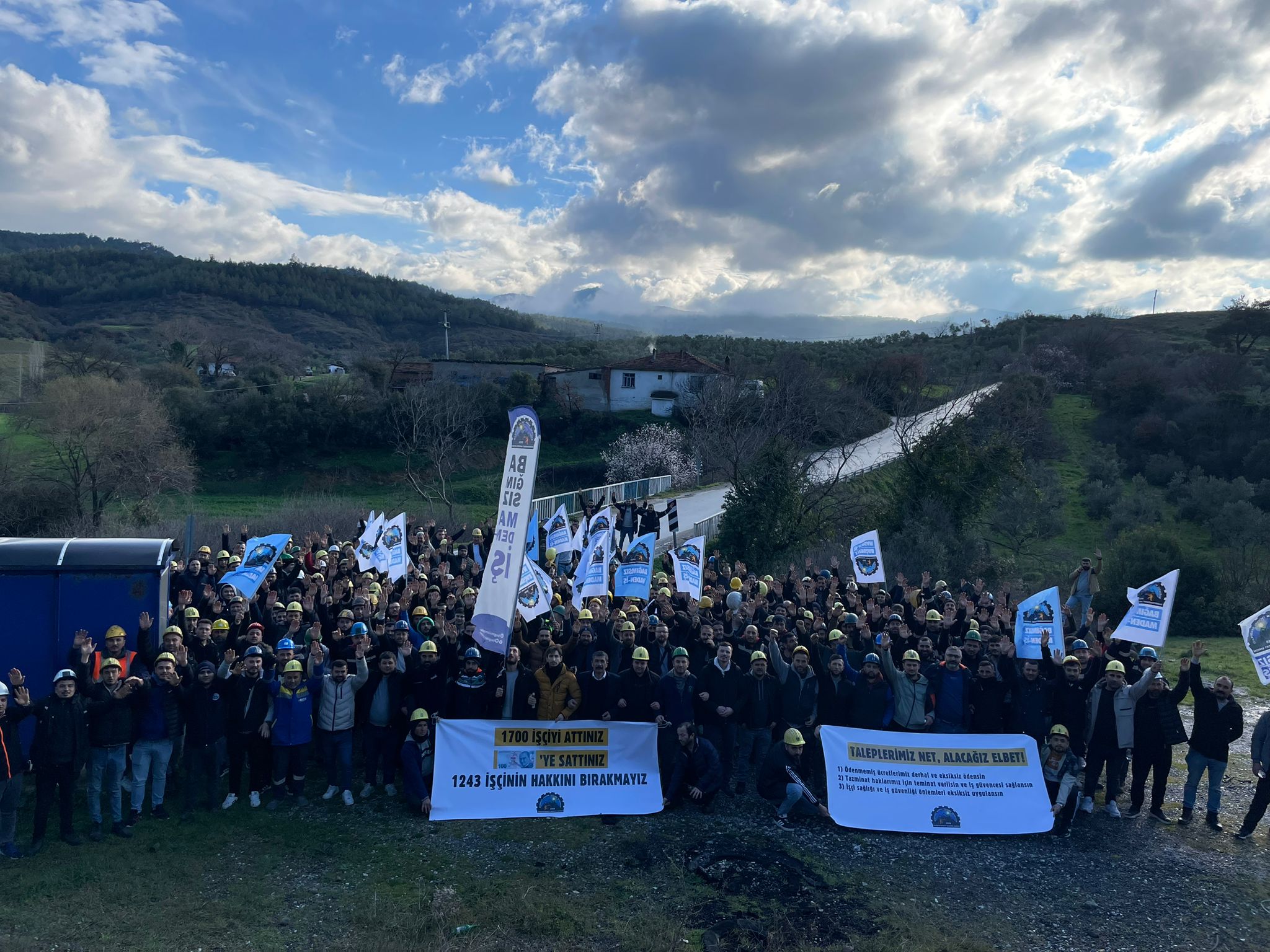 Polyak Kömür Madeni’nde grev sürüyor: İşçiler Kınık Meydanı’na yürüdü