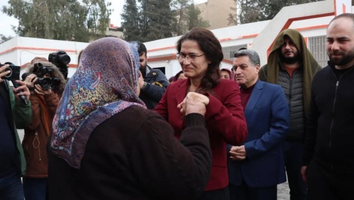 Özerk Yönetim’den Suriye’nin kuzeyinde yerinden edilen yurttaşlara ziyaret