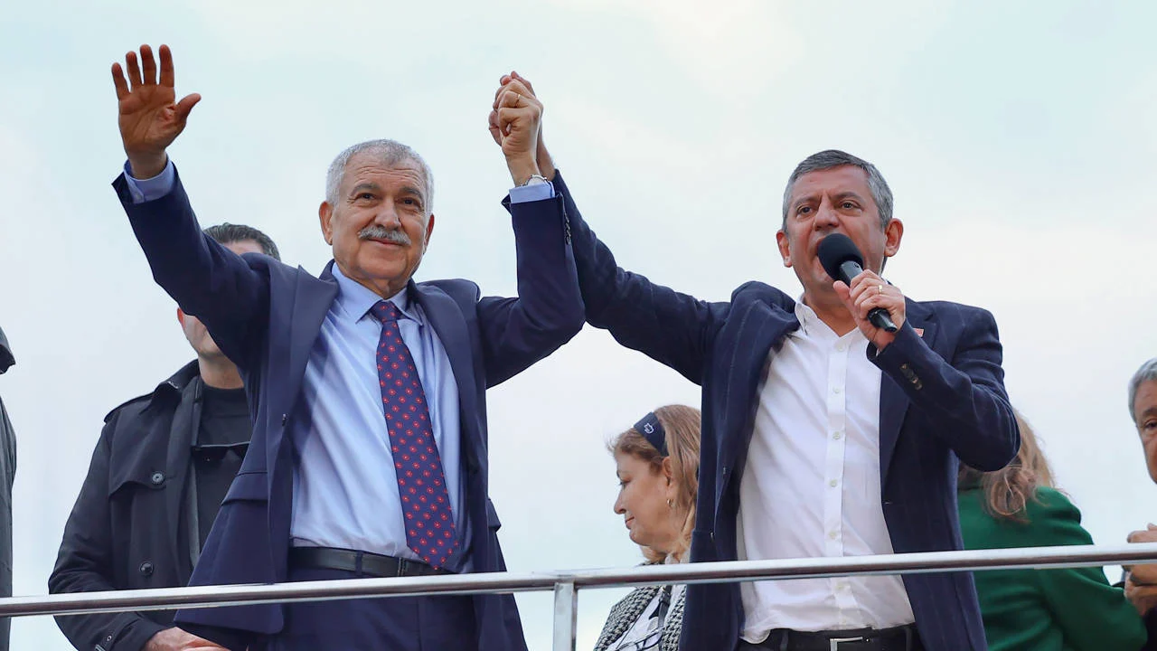 Zeydan Karalar ve Özgür Özel Adana’dan seslendi: Bu kararın bir başlangıç olmasını bekliyoruz