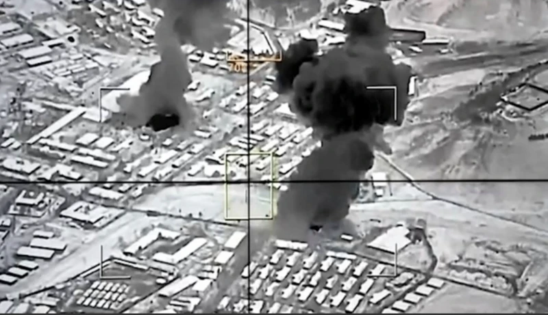 Pakistan Afganistan’a savaş ilan etti: Kabil’de patlama sesleri