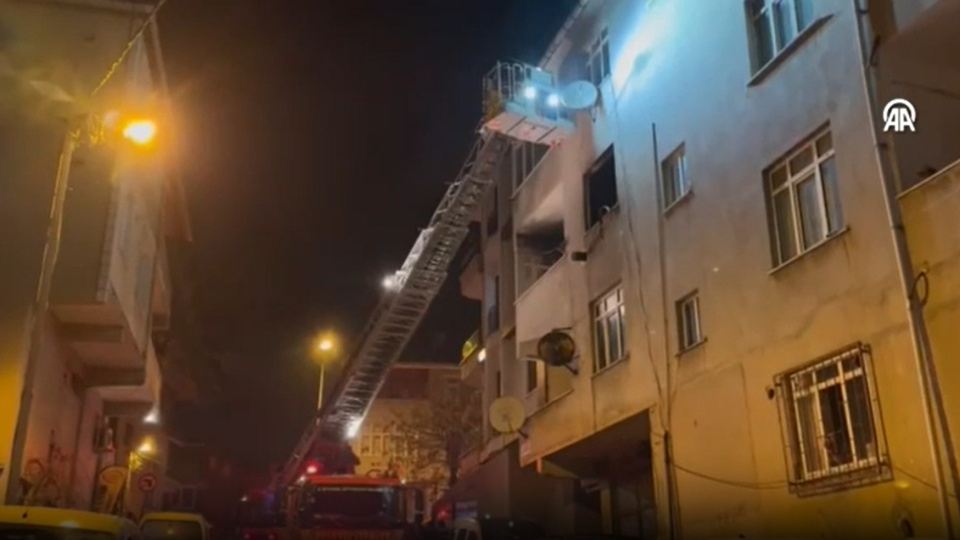 Sancaktepe’de apartman dairesinde yangın