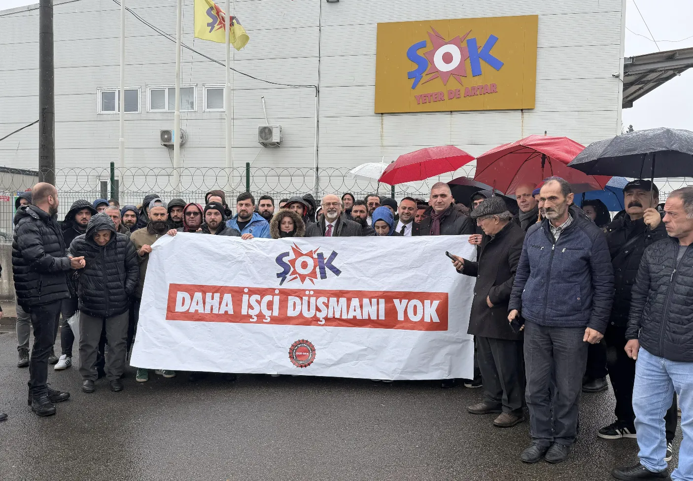 Trabzon’da iş bırakan ŞOK depo işçileri işten atıldı