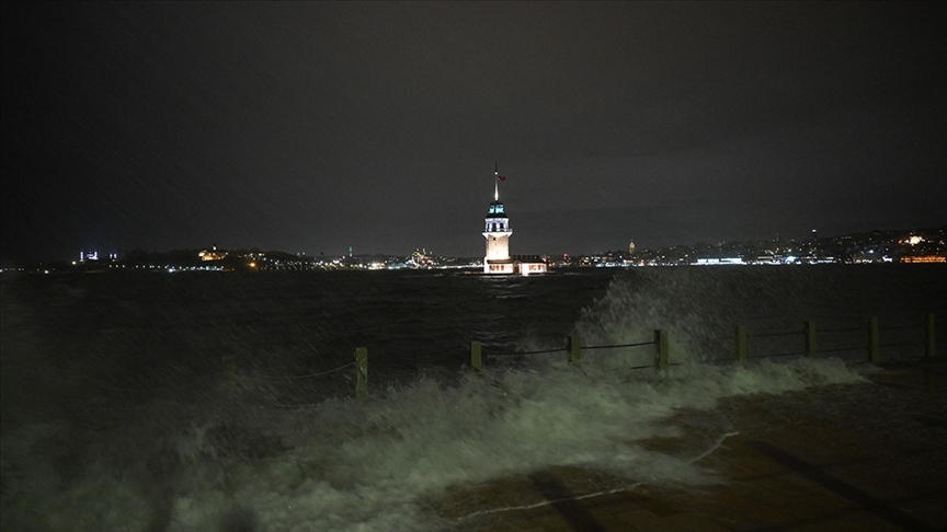 İstanbul için uyarı: Akşam saatlerinden itibaren kuvvetli fırtına