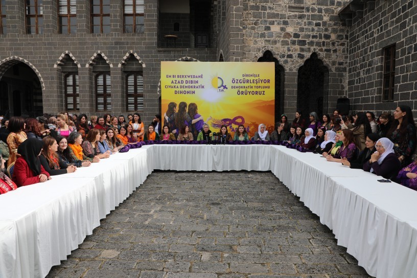 Özgür Kadın Hareketi’nden 8 Mart deklarasyonu: 8 Martlar artık yeni yaşamın inşasını kutladığımız günlerdir