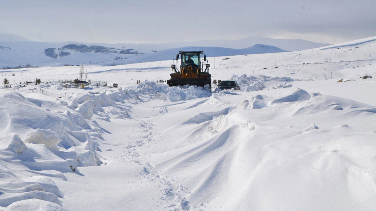Van, Muş ve Bitlis’te 352 yerleşim yerine ulaşım sağlanamıyor
