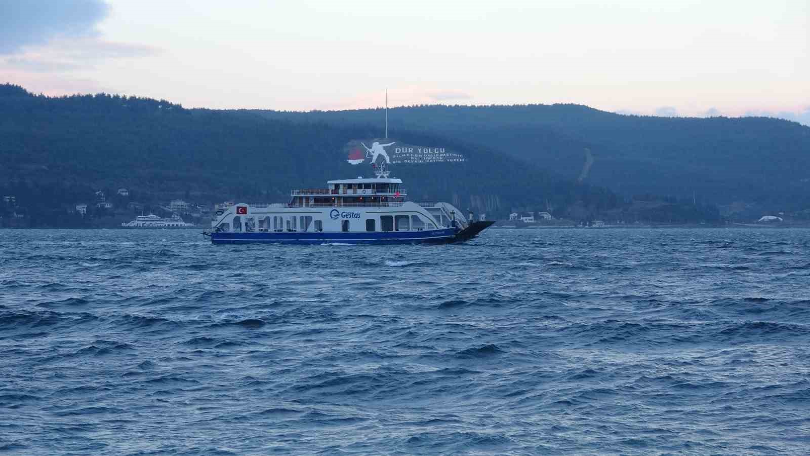 Gökçeada ve Bozcaada feribot seferlerine fırtına engeli