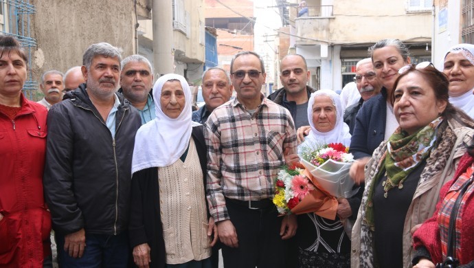 32 yıllık tutuklu Tamer Tanrıkulu memleketi Diyarbakır’da karşılandı