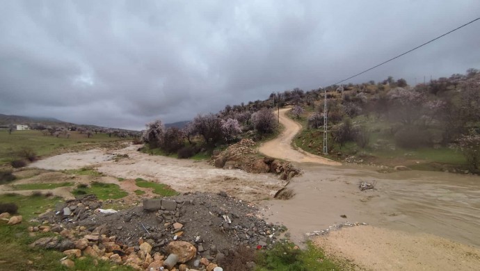 Mardin’de dereler taştı, yerleşim yerleri su altında kaldı